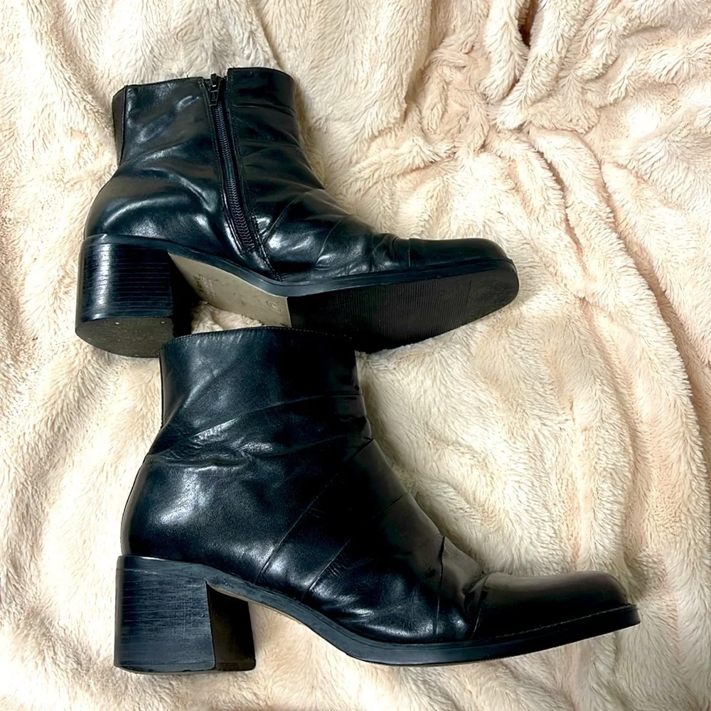 VINTAGE DIBA TRUE BLACK LEATHER DETAIL ANKLE BOOTS WITH A STACK HEEL SIZE 10M